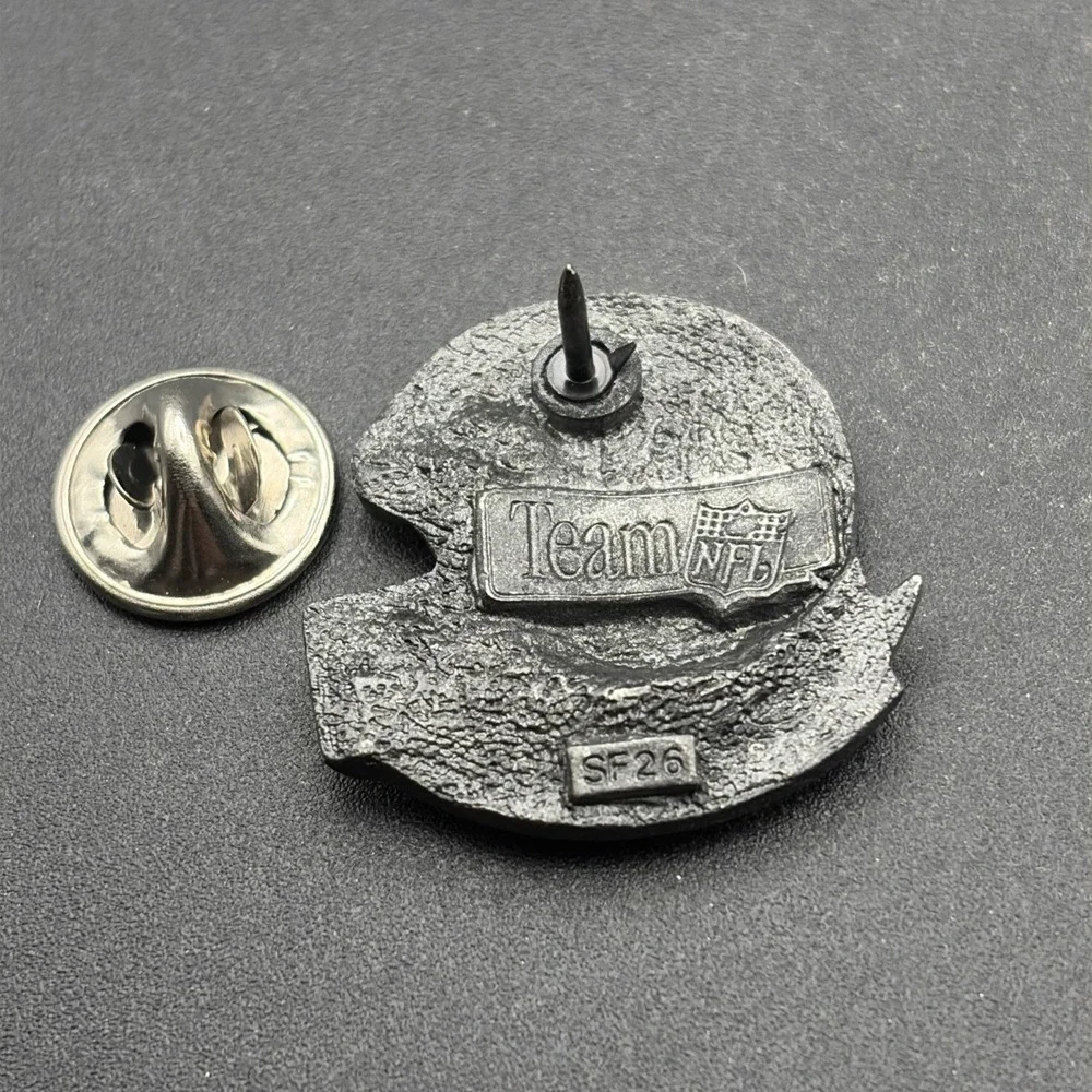 Vintage San Diego Chargers Helmet NFL Football‎ Fine Pewter Lapel Hat Pin